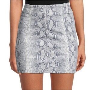 🔆 Free People Snake Print Mini Skirt, Gray & White, Back Zipper, Size 8